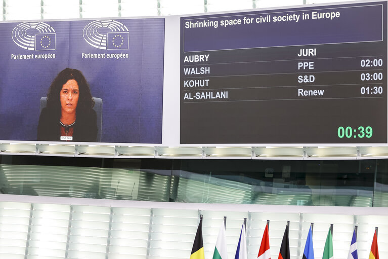 Fotografie 24: EP Plenary session - Shrinking space for civil society in Europe