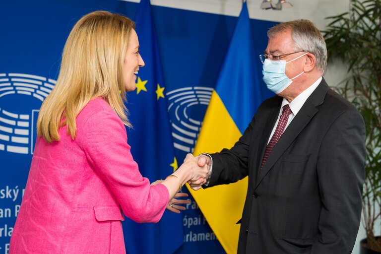 Photo 2: Roberta METSOLA, EP President meets with Klaus-Heiner LEHNE, President of the European Court of Auditors