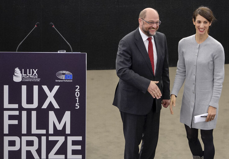 Billede 8: LUX Prize 2015 award ceremony.  Announcement of winning film and presentation of Prize to the winning director by EP President during plenary session week 48 2015 in Strasbourg