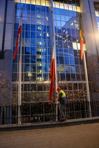 Zdjęcie 8: Polish and European flags lowered to half-mast following the murder of the Mayor of Gdansk, Pawel Adamowicz, in solidarity with the victim, the Polish people and the decision of the authorities to declare a period of national mourning