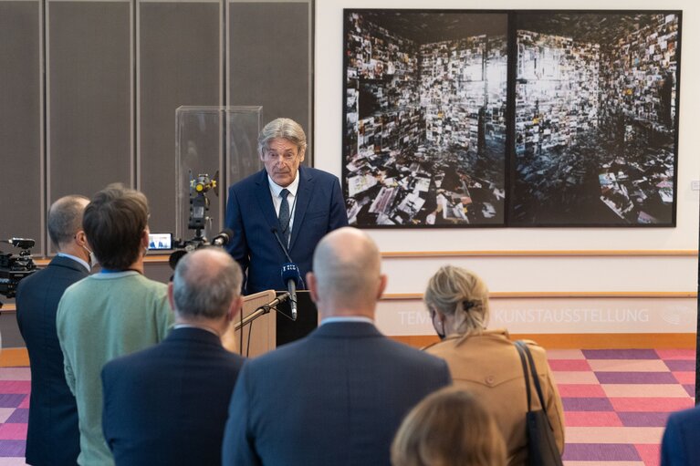 Fotografija 9: Opening of the exhibition of contemporary Slovenian fine arts as part of the Slovenian Presidency in the EP