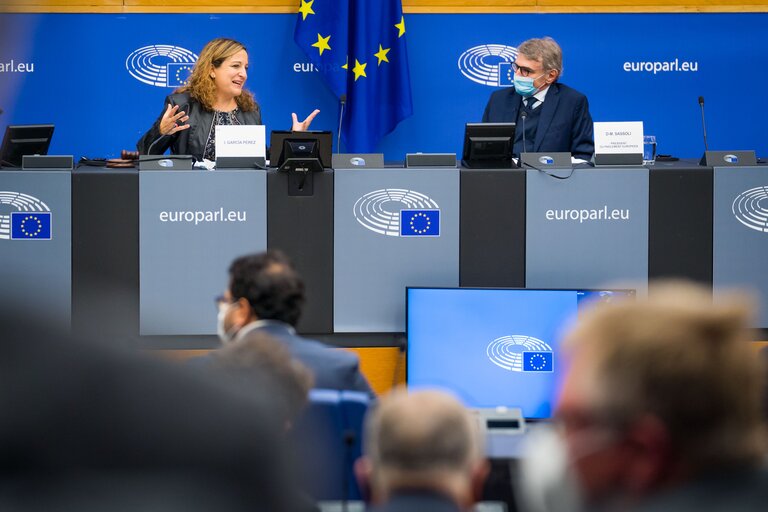 Foto 1: David SASSOLI, EP President meets with S&D group