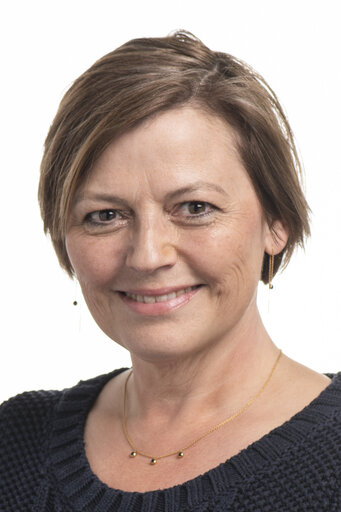 Photo 13: Marianne VIND official portrait - 9th Parliamentary term