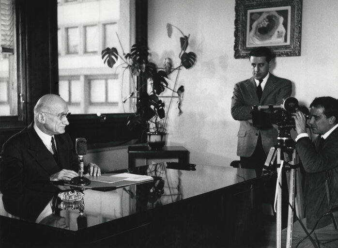 TV interview of Robert SCHUMAN