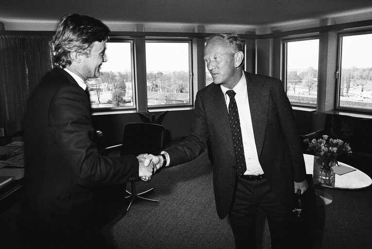 EP President Pieter DANKERT meets with Deputy Permanent Representative of Denmark to the EU Jakob RYTTER (R) in Strasbourg, France, April 1982.