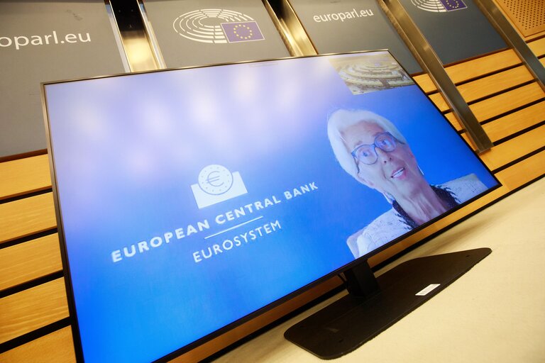 Снимка 10: ECON committee - Monetary Dialogue with Christine LAGARDE, President of the European Central Bank