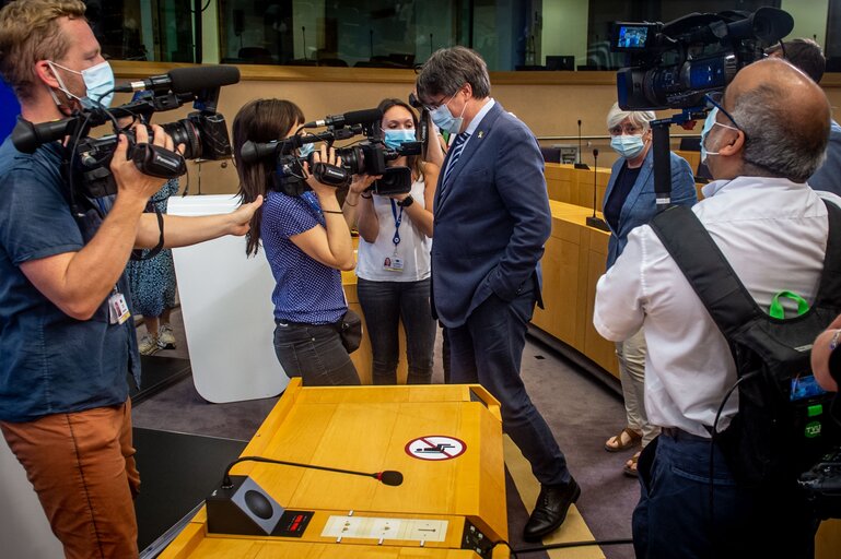 Fotografija 25: EGCJ provisional ruling on the immunity of Carles PUIGDEMONT, Toni COMIN and Clara PONSATI