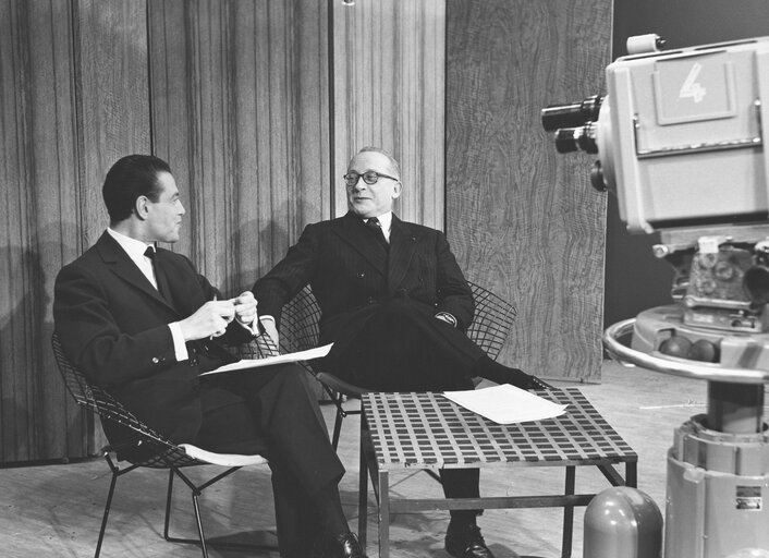 Foto 1: Pierre-Olivier LAPIE during an interview at Tele-Lux in Luxembourg, in December 07, 1959.  ..