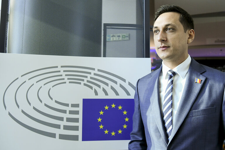 Fotogrāfija 1: Vlad GHEORGHE in the EP in Brussels