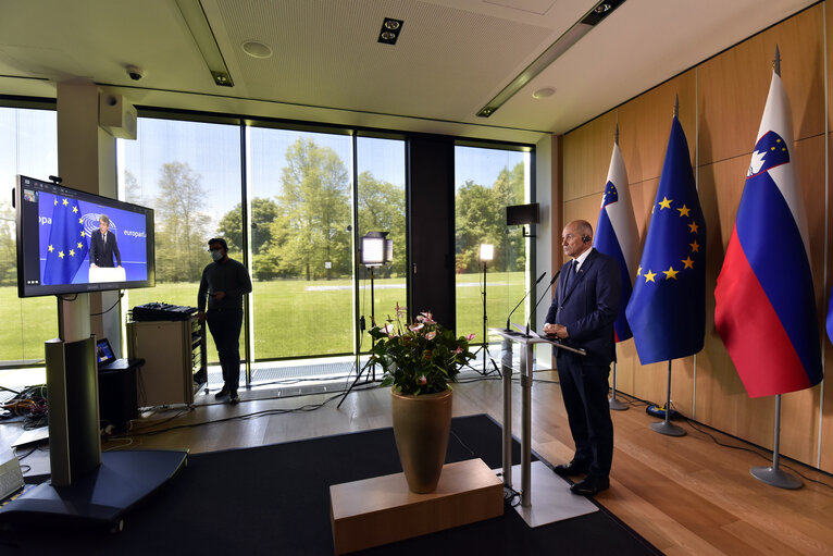 Fotografija 2: Meeting with the Slovenian Presidency - Press conference between David SASSOLI, EP President and Janez JANSA, Slovenian Prime Minister