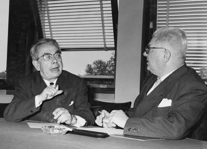 Belgian president of the "Intersyndicale des Mineurs et des Métallurgistes des Six" Arthur GAILLY interviewed by journalist Jules DELIGNIES from French newspaper Nord Matin in the margins of a European Parliamentary Assembly session in Strasbourg, France, May 10, 1960.
The agenda of the session of May 1960 refers to talks on a status of European miners and the safety of the miners.