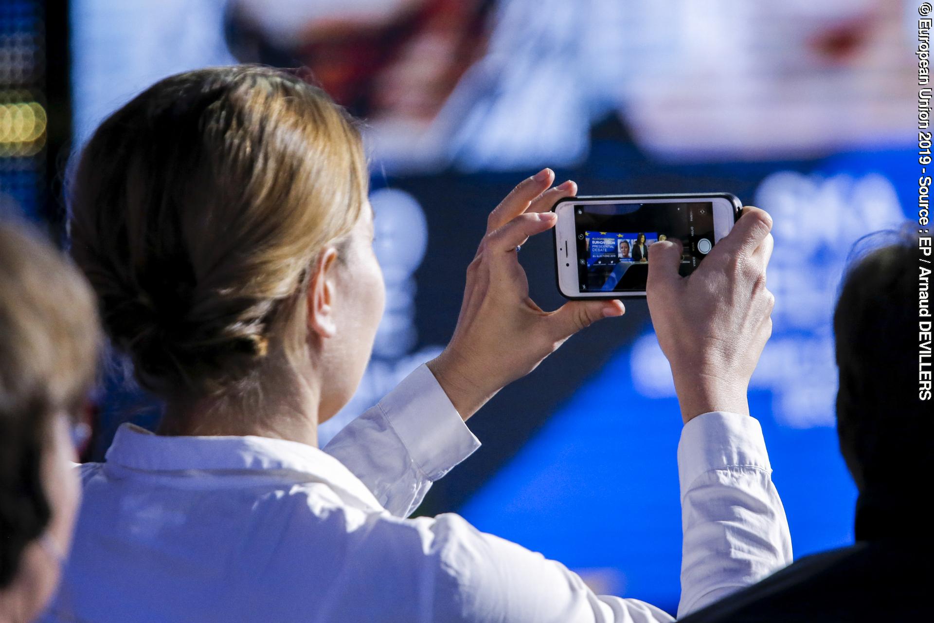 Fotogrāfija 1: Preparation of the EE2019 Presidential Debate - draw of the speaking order and the place of the lead candidates - draw of the topics to be debated