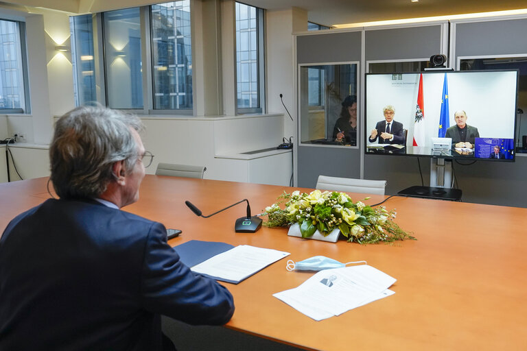 Fotografija 4: David SASSOLI, EP President in video meeting with Wolfgang SOBOTKA, Austrian Speaker.