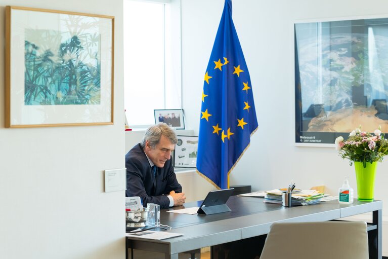 Valokuva 1: David SASSOLI, EP President on a phone call with Francesco UBERTINI, Dean of the Bologna University, on the occasion of the birthday of Patrick ZAKI, detained in Egypt since February 2020