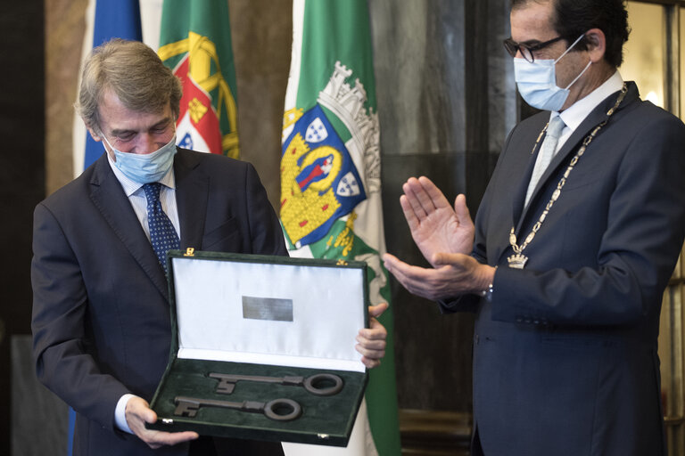 Informal meeting of Heads of State or Governments in Porto- Ceremony to present the keys to the city of Porto to the President of the European Parliament, the President of the European Council and the President of the European Commission