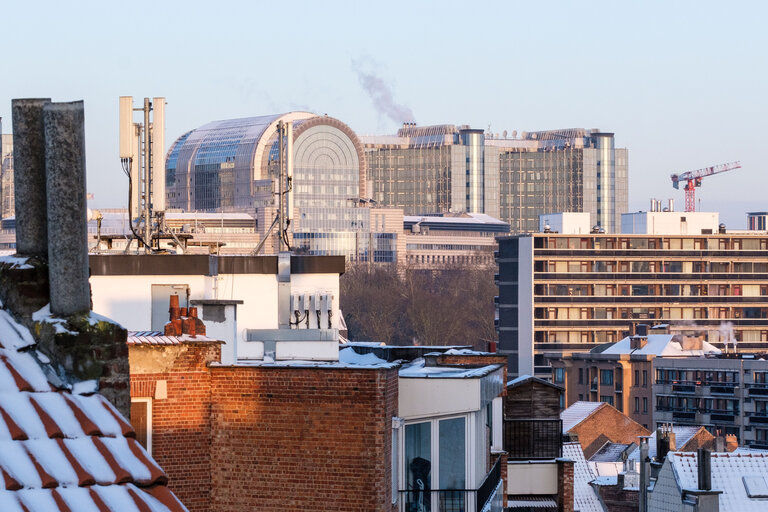 Φωτογραφία 10: Winter season - EP Headquarters from a distance. Brussels under the snow