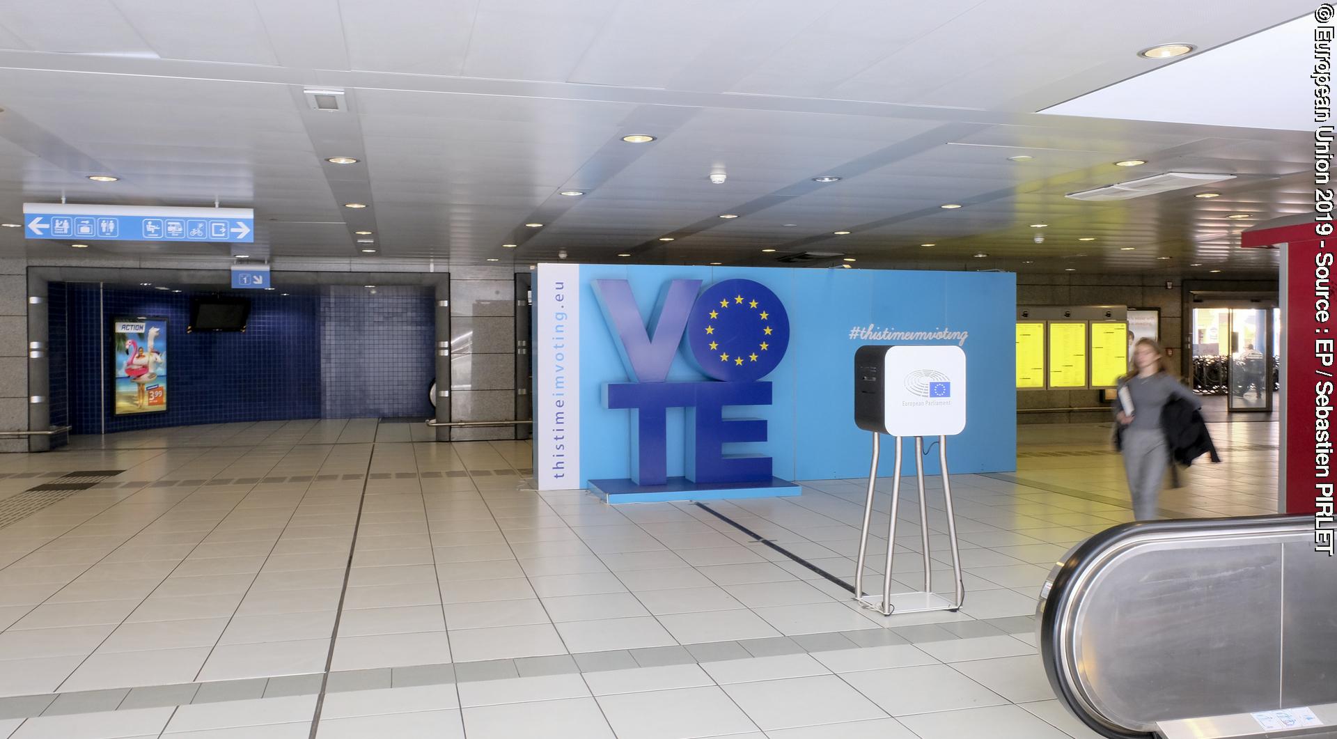 Fotó 13: This time I'm voting - Sharing booth in the Brussels-Luxembourg railway station - EE2019