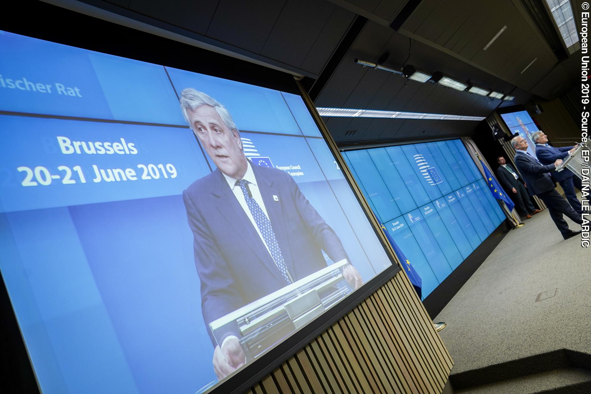 Fotografie 10: European Council meeting - Press conference by EP President