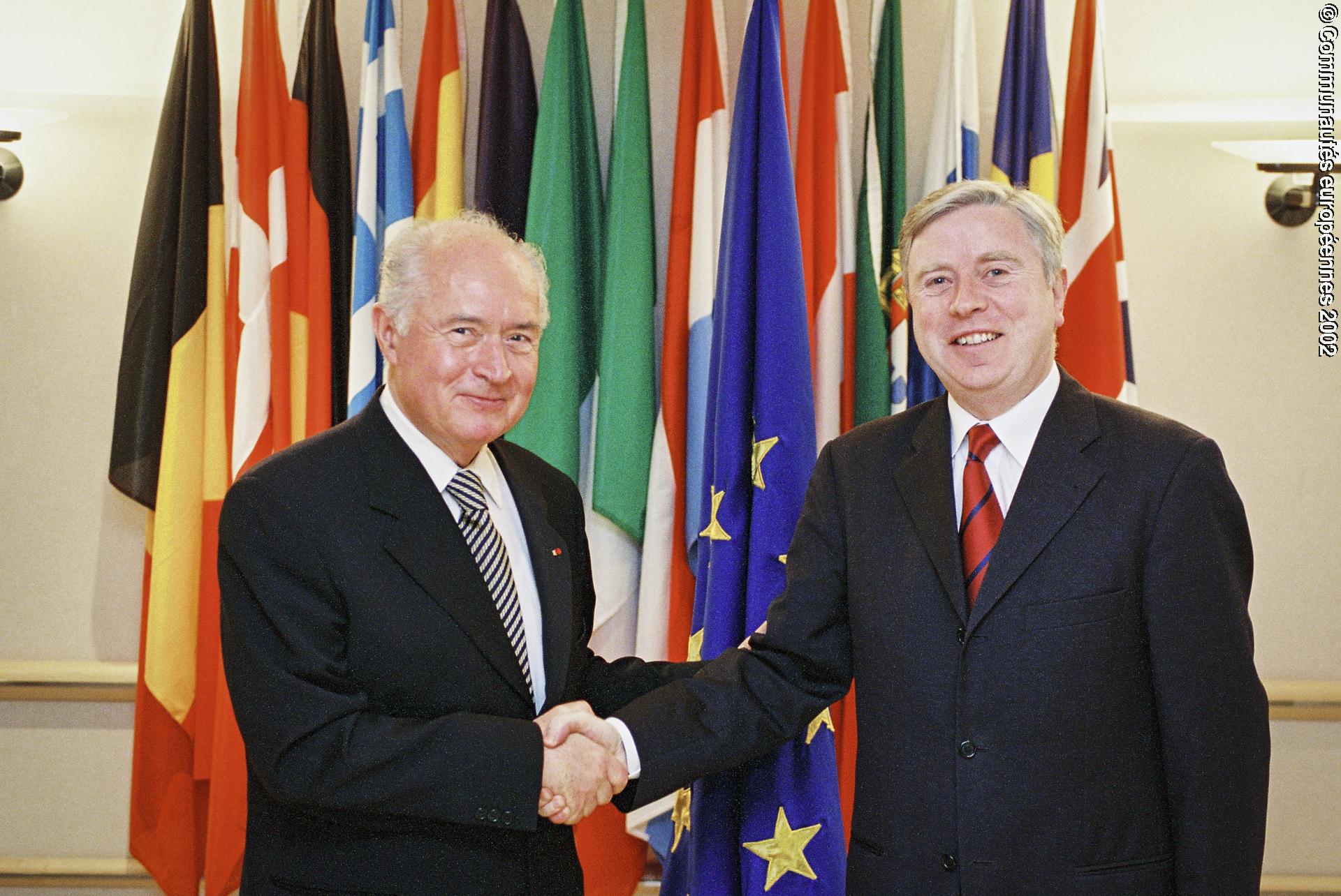 Pat COX EP President meets with George VASSILIOU, Chief Negotiator of Cyprus for accession to the EU