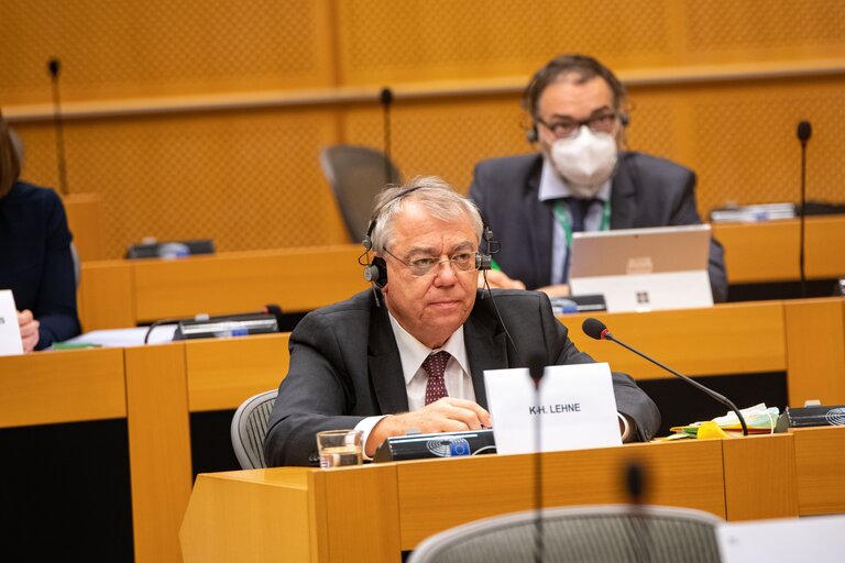 Photo 6: CONT Committee - Exchange of views with Klaus-Heiner LEHNE, President of the EU Court of Auditors