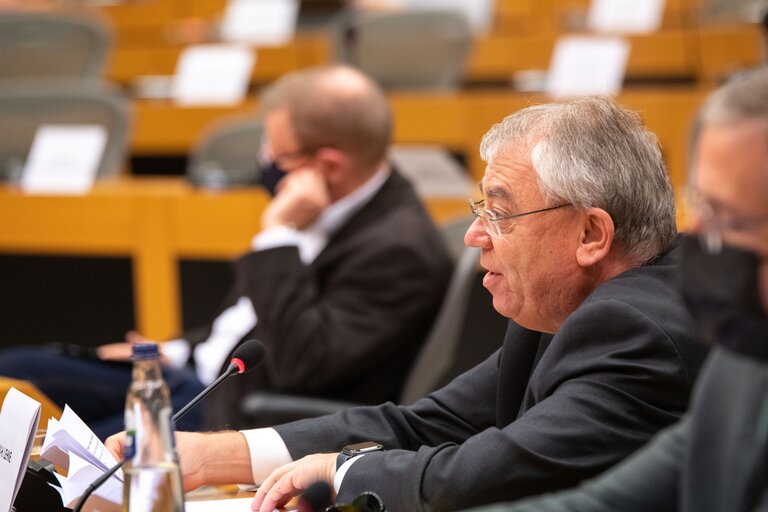 Photo 12: CONT Committee - Exchange of views with Klaus-Heiner LEHNE, President of the EU Court of Auditors