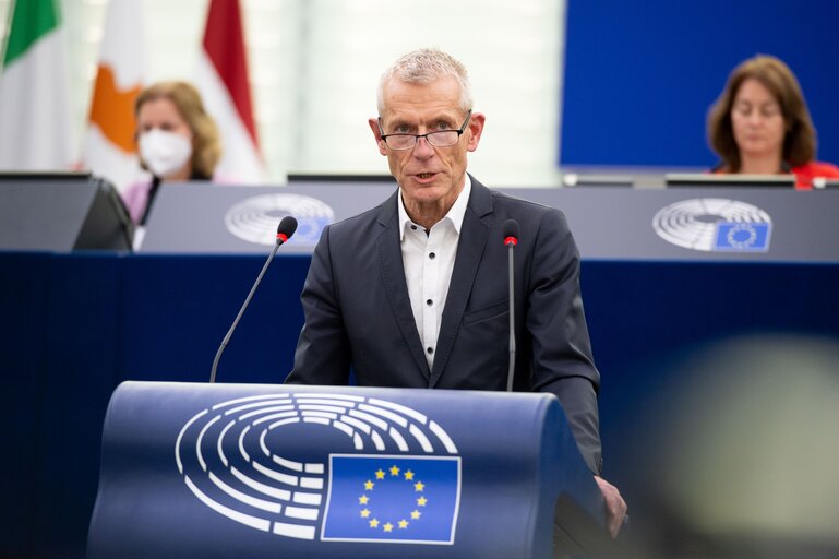 Fotografija 16: EP Plenary Session - Multilateral negotiations in view of the 12th WTO Ministerial Conference in Geneva, 30 November to 3 December 2021