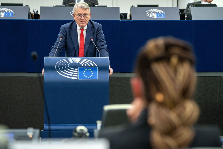 Fotografi 23: EP Plenary Session - Introduction of a European Social Security number with a personal labour card - O.Q. to Commission