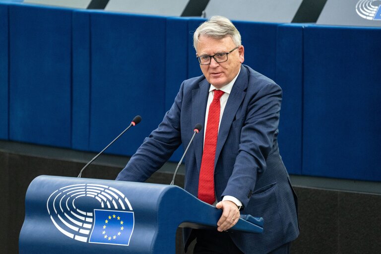 Photo 24: EP Plenary Session - Introduction of a European Social Security number with a personal labour card - O.Q. to Commission