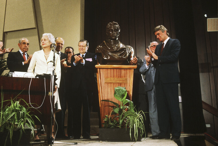 Photo 3: EU - Latin America Inter parliamentary conference at the Palais des Congres in Brussels - Inauguration of Simon Bolivar bust