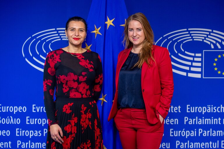 Foto 1: Emma WIESNER and Abir AL-SAHLANI in the EP in Brussels