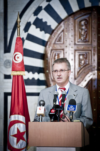 Fotografija 1: Michael GAHLER, head of the EP delegation observing the parliamentary elections in Tunisia