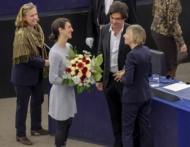 Billede 1: LUX Prize 2015 award ceremony.  Announcement of winning film and presentation of Prize to the winning director by EP President during plenary session week 48 2015 in Strasbourg