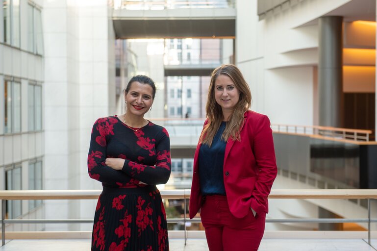 Foto 21: Emma WIESNER and Abir AL-SAHLANI in the EP in Brussels