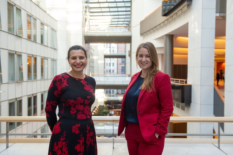 Foto 20: Emma WIESNER and Abir AL-SAHLANI in the EP in Brussels