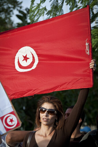 Fotografija 10: Tunis, Tunisia 25 October 2011  Tunisians demonstrate against possible fraud during the elections.  The elections for a Constituent Assembly was held in Tunisia on 23 October 2011, following the Tunisian Revolution.