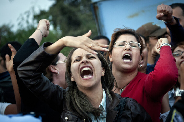 Fotografija 2: Tunis, Tunisia 25 October 2011  Tunisians demonstrate against possible fraud during the elections.  The elections for a Constituent Assembly was held in Tunisia on 23 October 2011, following the Tunisian Revolution.