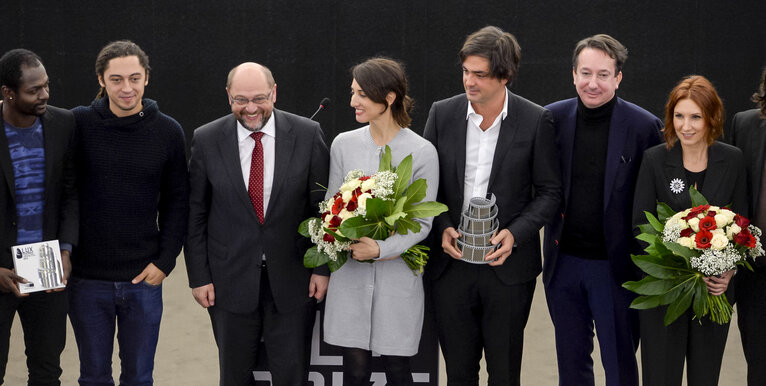 Billede 2: LUX Prize 2015 award ceremony.  Announcement of winning film and presentation of Prize to the winning director by EP President during plenary session week 48 2015 in Strasbourg