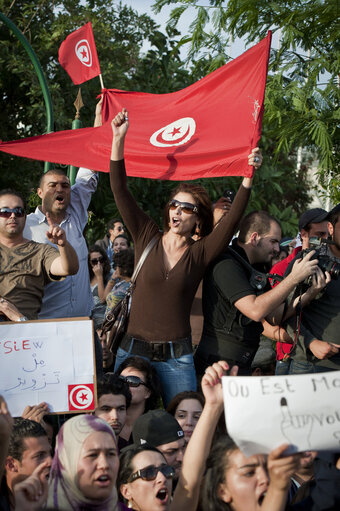 Fotografija 11: Tunis, Tunisia 25 October 2011  Tunisians demonstrate against possible fraud during the elections.  The elections for a Constituent Assembly was held in Tunisia on 23 October 2011, following the Tunisian Revolution.