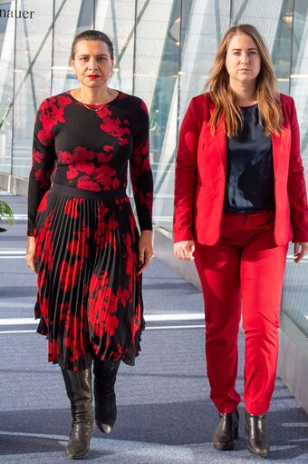 Foto 19: Emma WIESNER and Abir AL-SAHLANI in the EP in Brussels