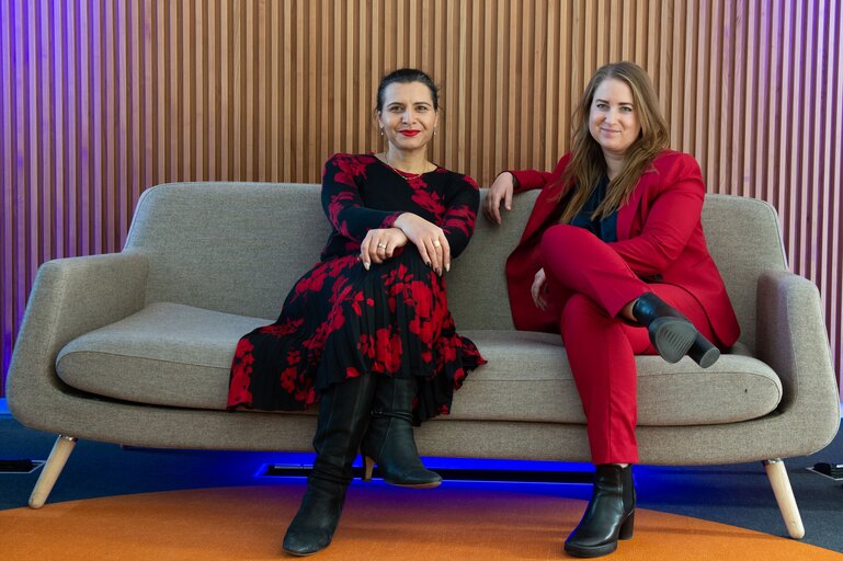 Foto 13: Emma WIESNER and Abir AL-SAHLANI in the EP in Brussels