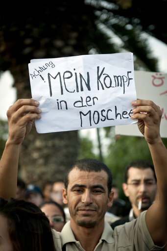 Fotografija 7: Tunis, Tunisia 25 October 2011  Tunisians demonstrate against possible fraud during the elections.  The elections for a Constituent Assembly was held in Tunisia on 23 October 2011, following the Tunisian Revolution.