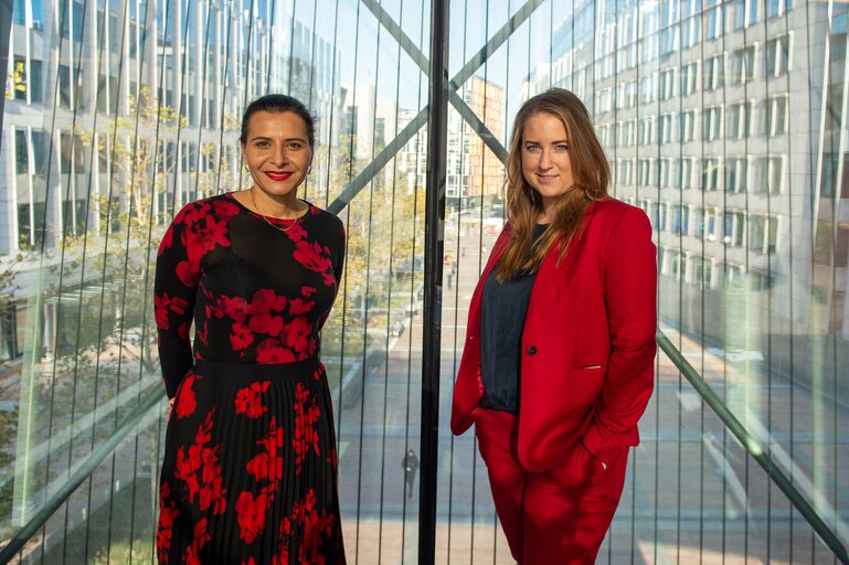 Foto 17: Emma WIESNER and Abir AL-SAHLANI in the EP in Brussels