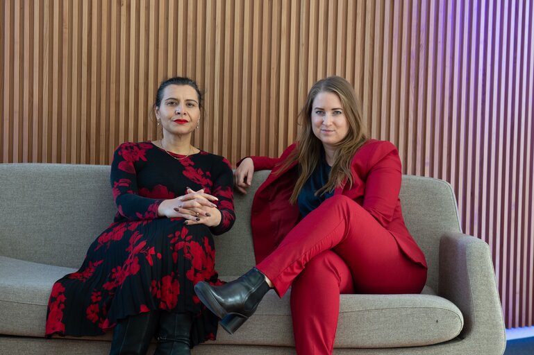 Foto 14: Emma WIESNER and Abir AL-SAHLANI in the EP in Brussels