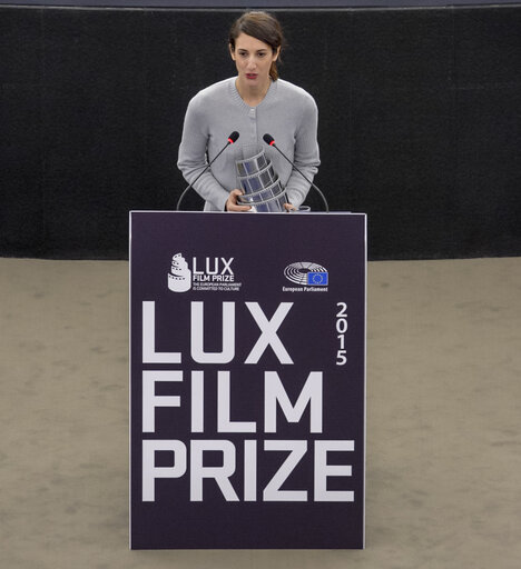 Billede 4: LUX Prize 2015 award ceremony.  Announcement of winning film and presentation of Prize to the winning director by EP President during plenary session week 48 2015 in Strasbourg