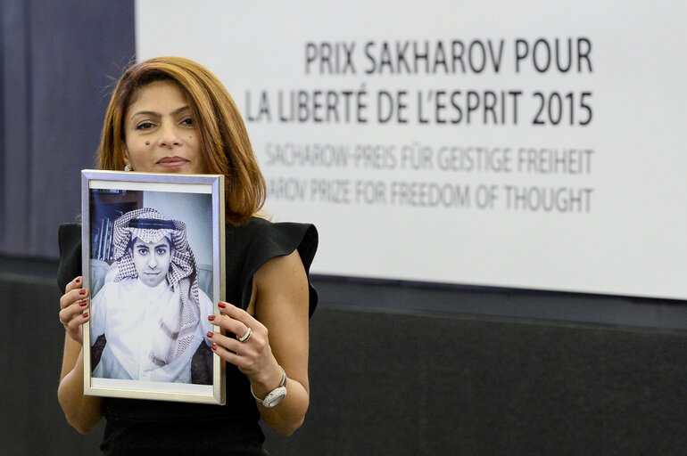 Fotografia 10: Sakharov Prize 2015 for Freedom of Thought - Award ceremony  Ensaf HAIDAR - wife of Raif BADAWI