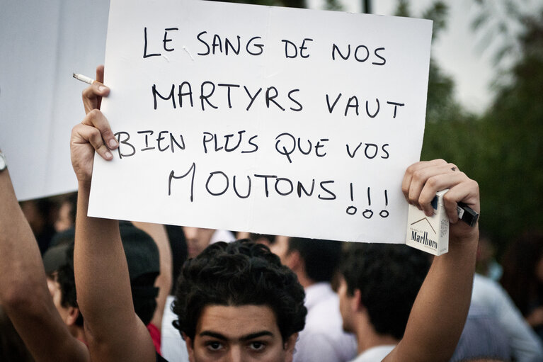 Fotografija 3: Tunis, Tunisia 25 October 2011  Tunisians demonstrate against possible fraud during the elections.  The elections for a Constituent Assembly was held in Tunisia on 23 October 2011, following the Tunisian Revolution.