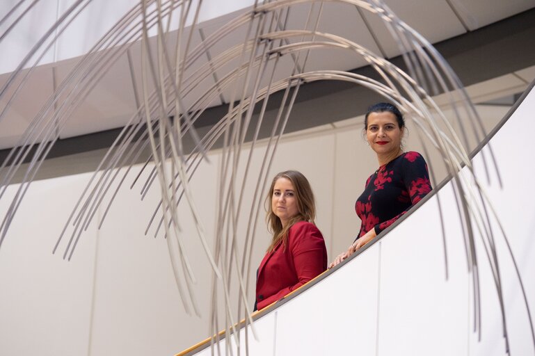 Foto 10: Emma WIESNER and Abir AL-SAHLANI in the EP in Brussels