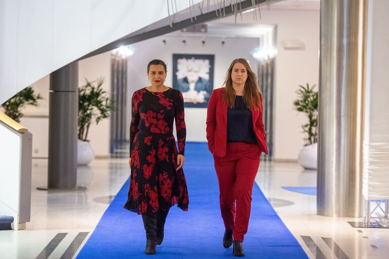 Foto 6: Emma WIESNER and Abir AL-SAHLANI in the EP in Brussels