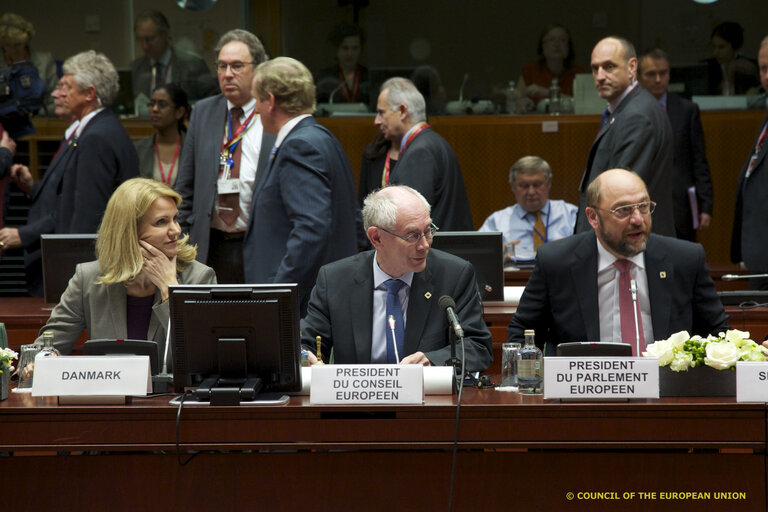 Fotografija 2: Informal dinner of Heads of State or Government prior to the Summit