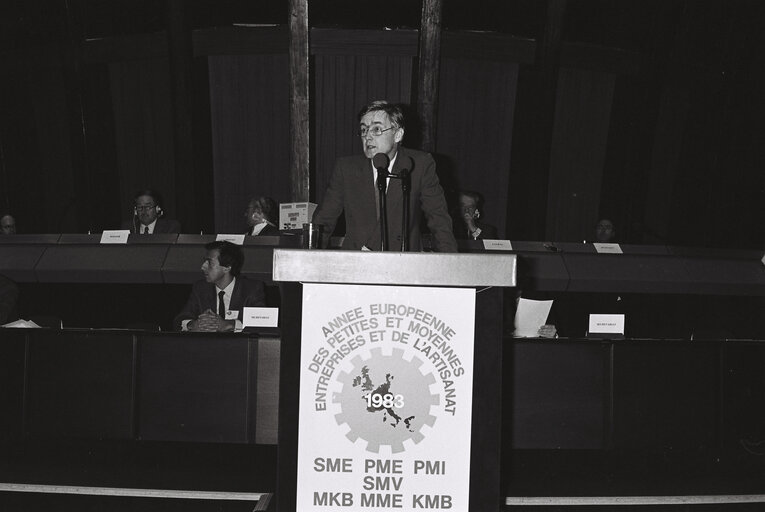 Fotografie 11: Closing session of the European Year of SMEs & the Craft Industry, in Strasbourg, 8 and 9 December 1983